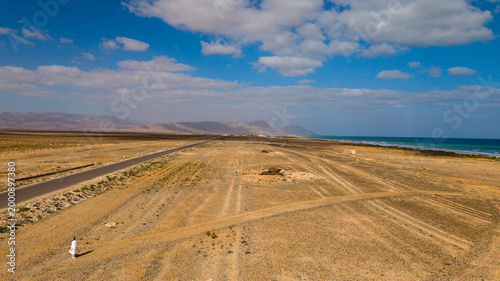 Schilderij op canvas Coastal desert road under blue sky. Sokotra, Yemen.