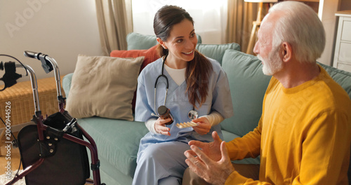 Tableau sur toile A home health nurse talks to an elderly man in a living room