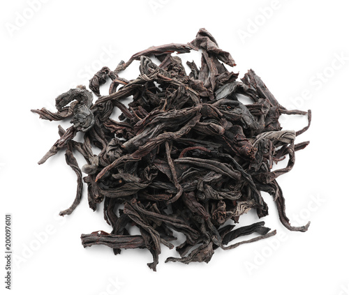 Tableau sur toile Pile of dried tea leaves isolated on white, top view