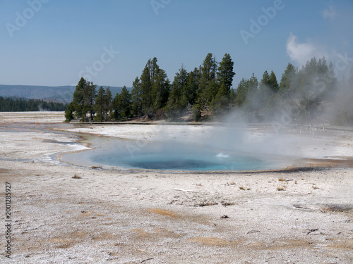 Foto Yellowstone volcanic landscape with Celestine pool geyser turquoise water and pi