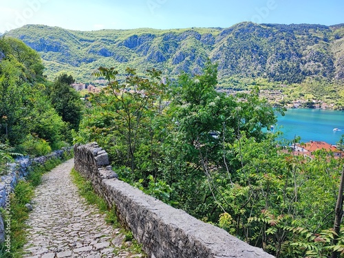 Bilde på lerret climbing the fortrees walls of kotor montenegro