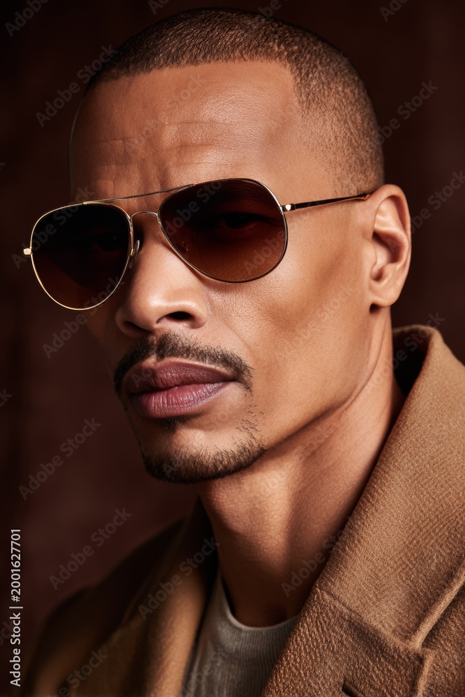 Obraz premium Confident man in sunglasses and stylish coat