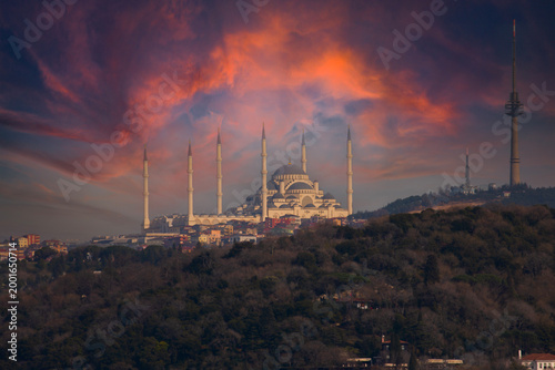 Foto Camlica Mosque and the view of Istanbul.