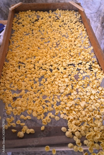 Tableau sur toile Italian food traditional production - outdoor drying of home-made orecchiette pugliese pasta in Bari, Apulia