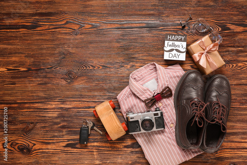 Gift box, shirt, greeting c...