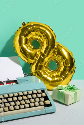 Vintage typewriter, gift bo...