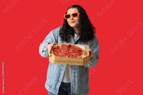 Young woman in sunglasses h...