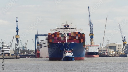 Photos Container ship in port