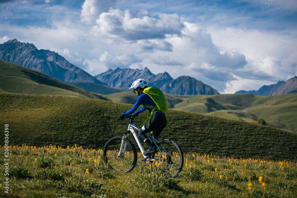Obraz premium Riding mountain bike in the beautiful mountains