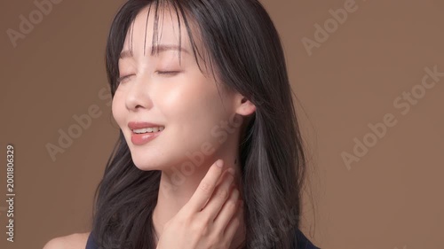 女性