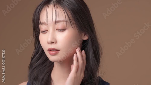 女性
