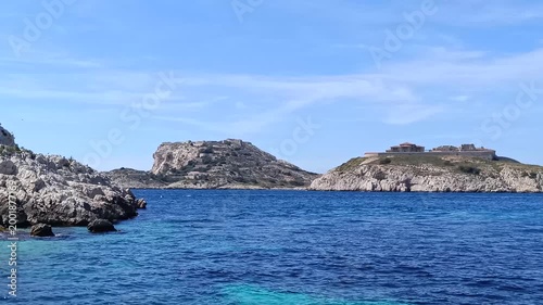 ile au large de le ville de Marseille (France)