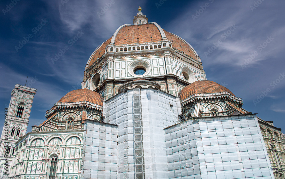 Obraz premium Brunelleschi's Dome, part of the Cathedral of Santa Maria del Fiore in Florence, Italy, from its 116-meter-high summit, you can enjoy a panoramic view of Florence