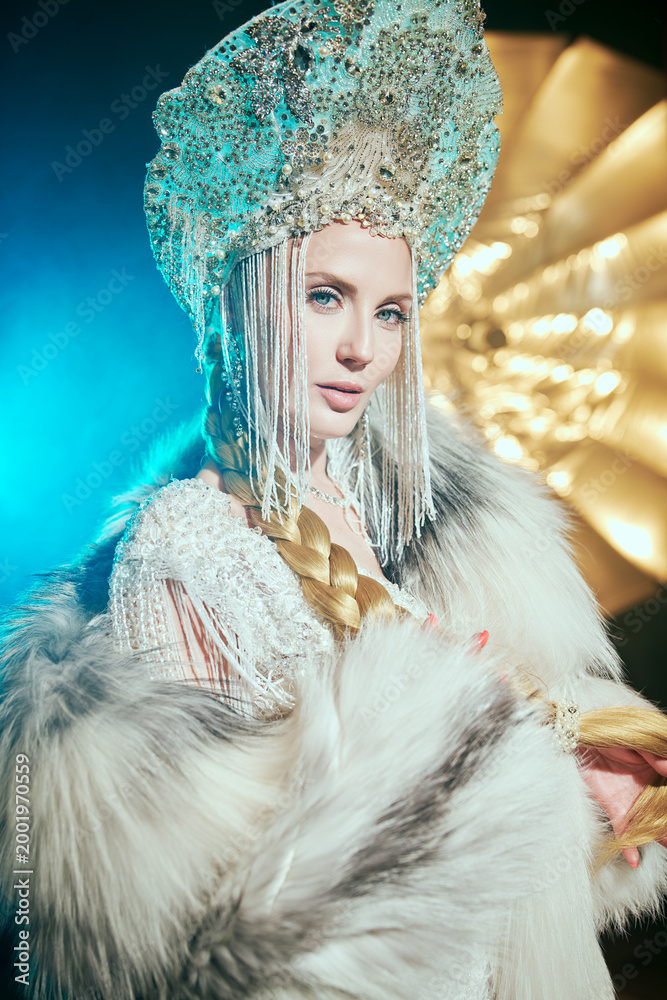 Fototapeta premium Golden Fur Princess