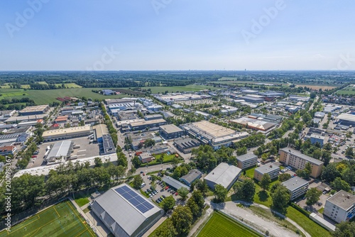 Luftbild der Stadt Dachau in Oberbayern, Blick auf das Industrie- und Gewerbegebiet Dachau-Ost