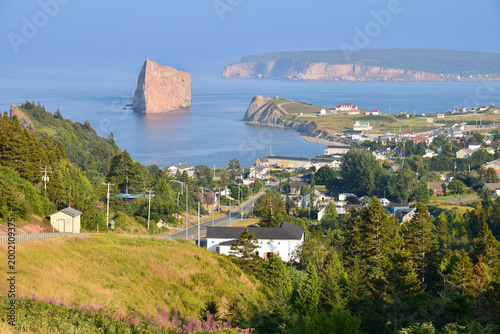 Percé, le Rocher Percé et l'Ile Bonaventure, vues depuis la Route 132
