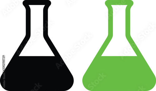 Fotografia Comparison of an empty and filled laboratory erlenmeyer flask