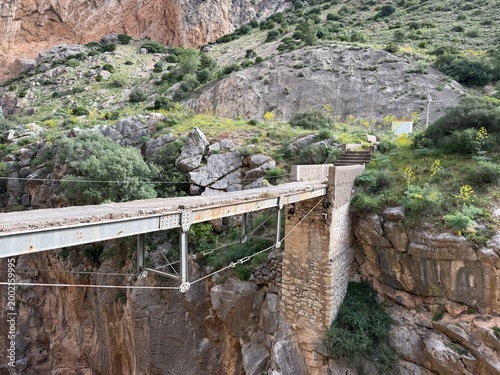 Fotografie Puente antiguo sobre el desfiladero en el Caminito del Rey en Málaga