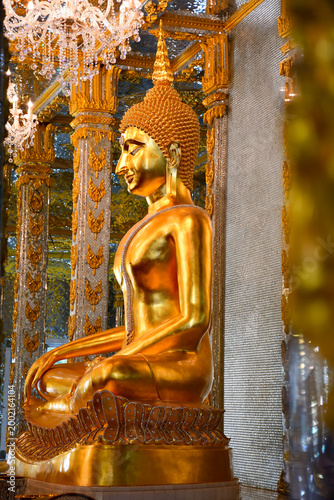 golden buddha statue
