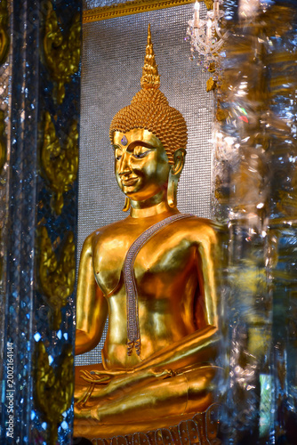golden buddha statue