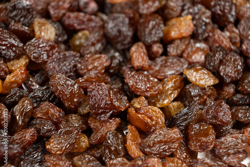 Canvastavla Macro texture of brown raisins, food background.