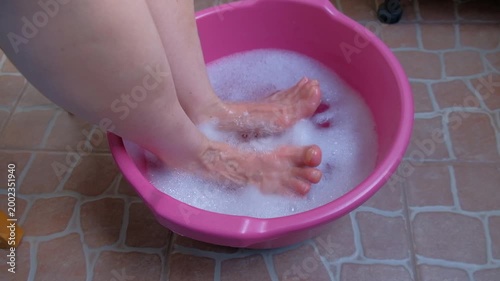baby feet in bath