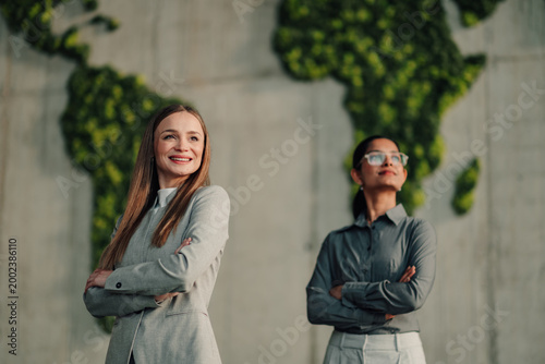 Φωτογραφία Businesswomen collaborating on global environmental vision for sustainability an