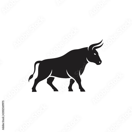 Fotografi Black silhouette of a bull walking.
