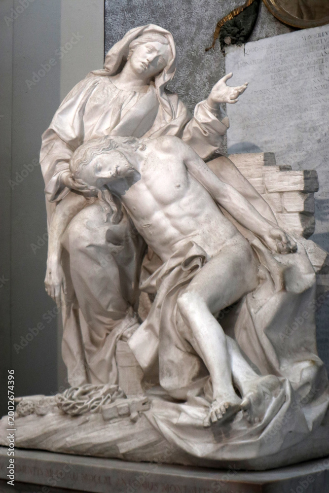 Obraz premium Pietà di Antonio Montauti nella Cappella Corsini della Basilica di San Giovanni in Laterano a Roma, monumentale scultura barocca in marmo bianco raffigurante il corpo di Cristo tra le braccia di Maria