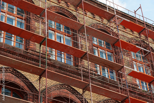Cuadro en lienzo Renovation of a historic brick building with metal scaffolding in Budapest Hunga