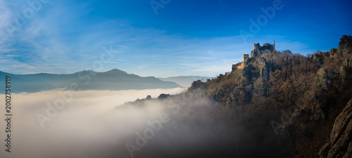 Bodennebel unter der Burgruine Dürnstein