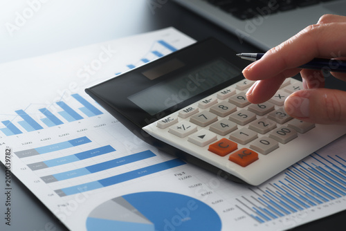 Foto Business financial analysis and calculations