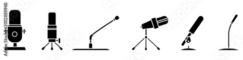 Desktop microphone icon vector set. Podcast Illustration sign collection. Microphone symbol. Sound recording logo.