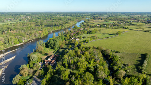 Quadro su tela Paysage du Val d'Allier au printemps autour de la rivière Allier vers Chatel-de-