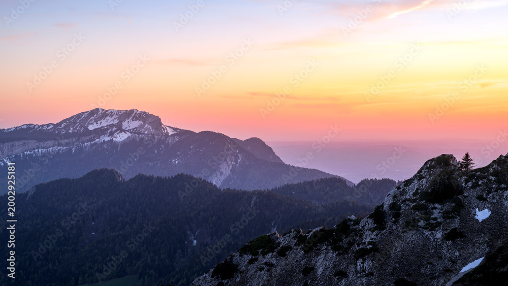 Obraz premium Paysage de montagne dans le massif de la Chartreuse autour du mont Petit Som au printemps