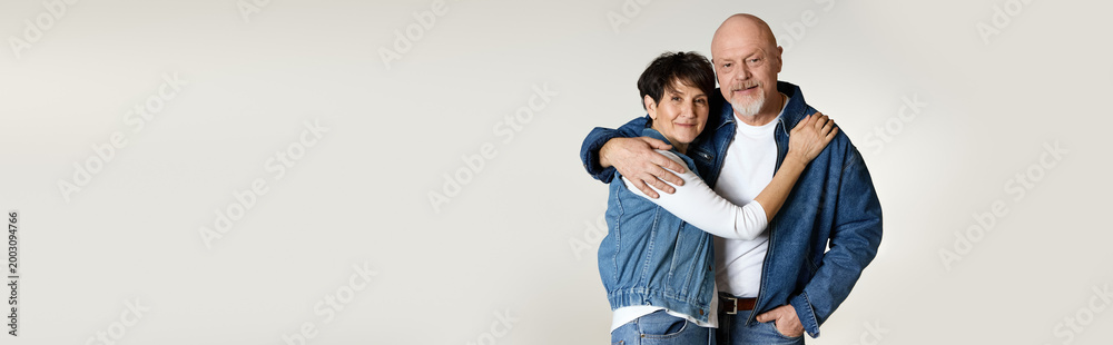 Fototapeta premium Loving senior couple sharing a warm embrace in a bright, joyful moment of connection