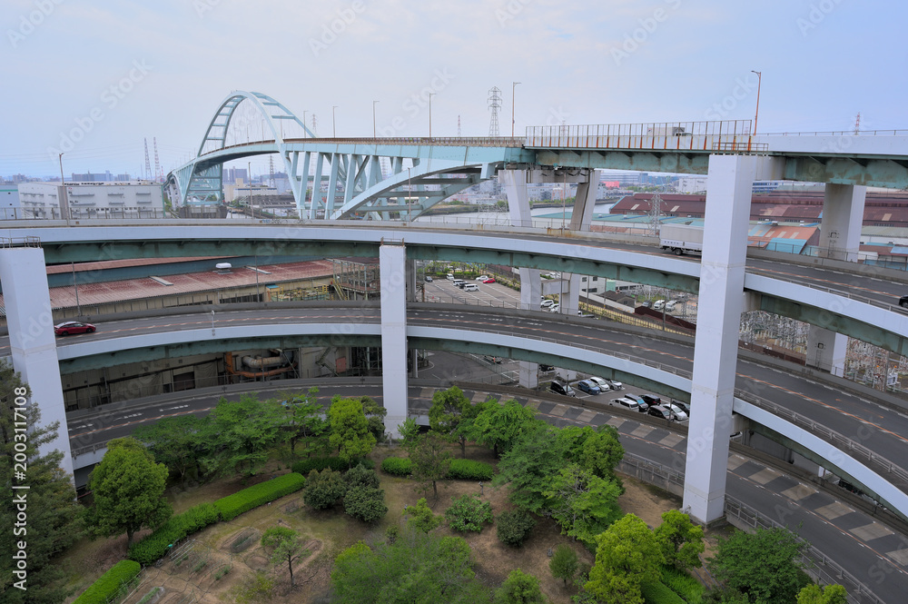 Fototapeta premium 港湾の巨大ループ橋