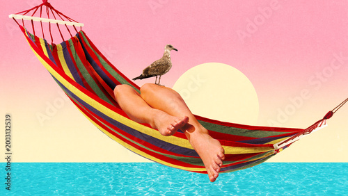 Foto Striped hammock floats above turquoise sea with relaxed legs, seagull and pastel sunset backdrop, suited for travel ads, beach resort promos, summer leisure and relaxation concepts