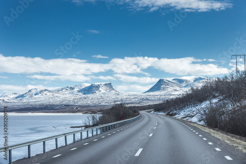 Europastrasse E 10 in Schwedisch Lappland bei Kiruna