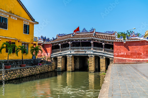 Canvastavla A view up a channel towards the Japanese Covered Bridge in Hoi An, Vietnam on a