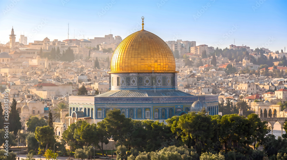 Fototapeta premium Dome of the Rock in Jerusalem with golden dome and tiled facade