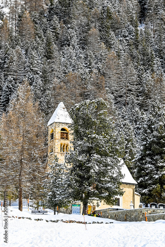 Pontresina, Sta. Maria, Kirche, Santa Maria, Engadiner Dorf, Oberengadin, Engadin, Alpen, Graubünden, Wanderweg, Steinbock, Winter, Wintersport, Langlauf, Schweiz