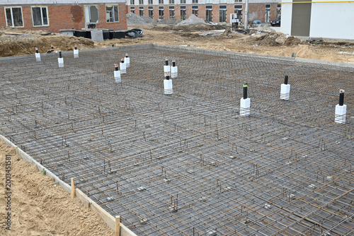 Foto a construction site with tied reinforcement for pouring a concrete foundation fo