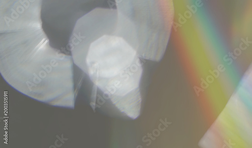 Fotografi Crystal prism rainbow refraction light leak overlay dark background bokeh spectr