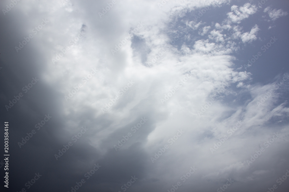 Fototapeta premium Dynamic Sky with Dark and Light Clouds