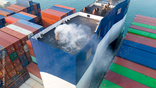 Cuadro en lienzo large container ship emitting thick white exhaust smoke from its funnel