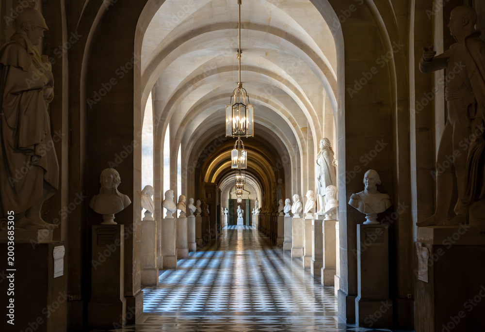 Fototapeta premium Arched hallway in Versailles palace filled with busts