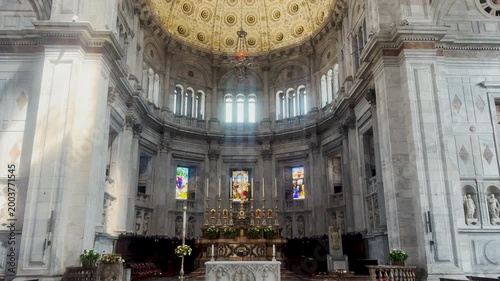 Como, Italy,2026,april,2nd, tilt up inside the Duomo cathedral