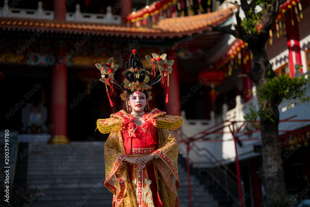 Fototapeta premium Chinese performer wearing traditional opera costume at temple