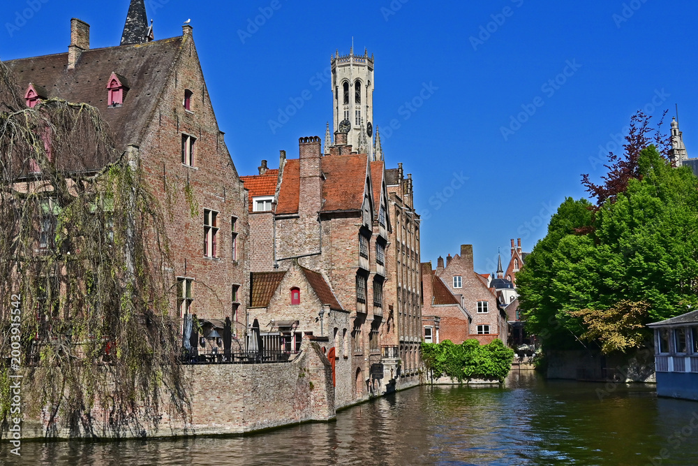 Naklejka premium Bruges, case, strade e canali nella città delle Fiandre, Belgio